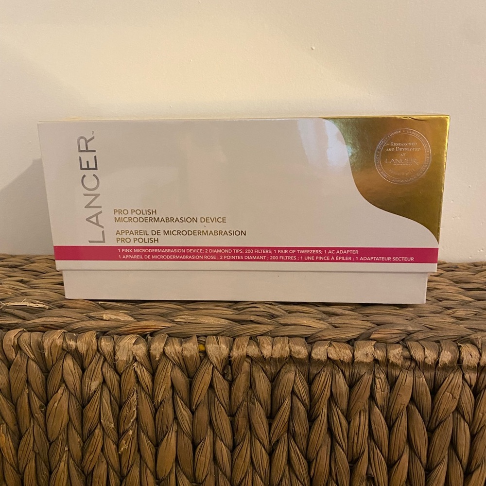 Lancer Pro Polish Microdermabrasion Device - White and Gold